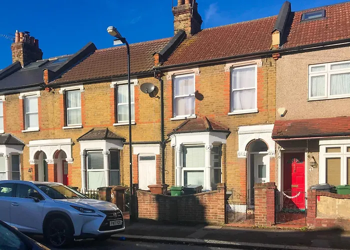 Clarence House 3 Bedrooms 8Min To Station E17 North East London