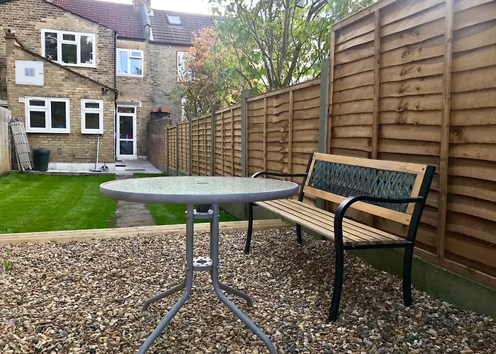 Clarence House 3 Bedrooms 8Min To Station E17 North East London